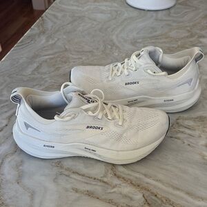 Brooks Women’s Glycerin 22 running shoes in white